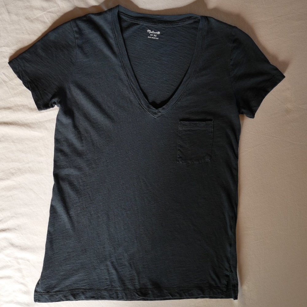 Black V-neck Madewell T-shirt
